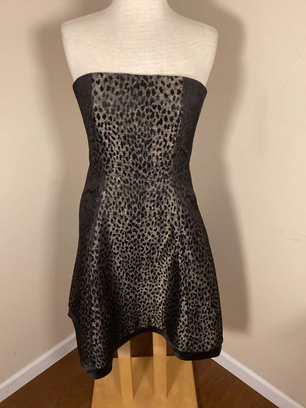 Kay Unger New York Strapless Silver and Black Jacquard Leopard Print Cocktail Dr